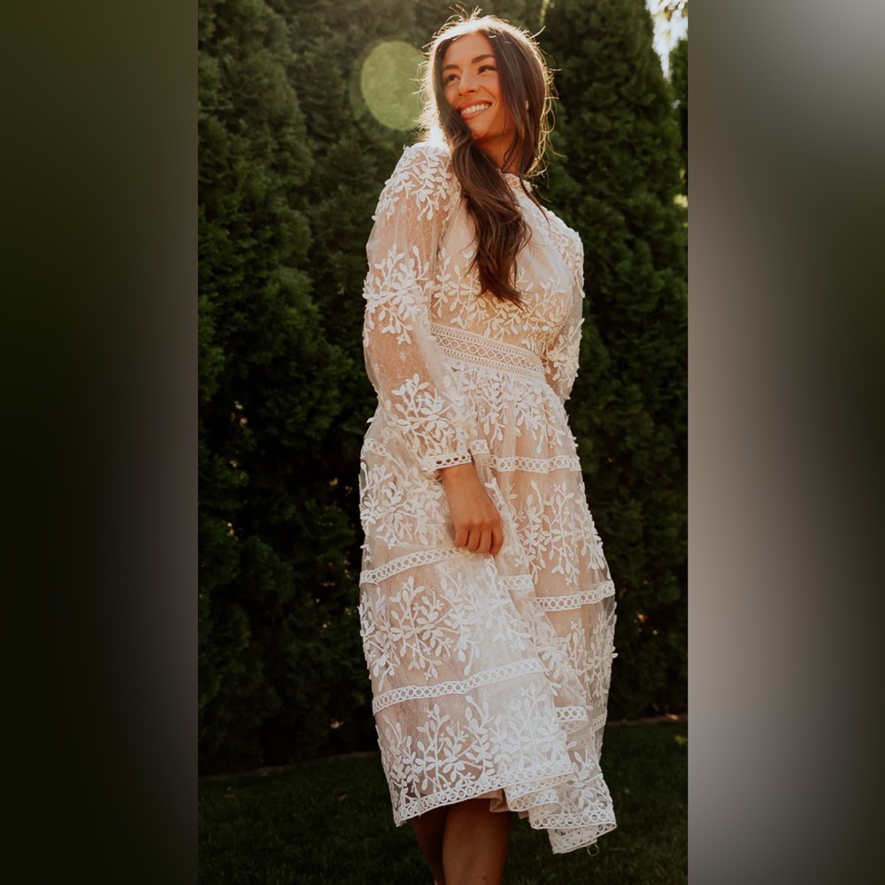 IVY CITY CO SICILY DRESS - CHAMPAGNE LINING